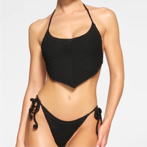 🖤SKIMS CROCHET SWIM HANDKERCHIEF HALTER TOP ONYX M NWT - Picture 3 of 5